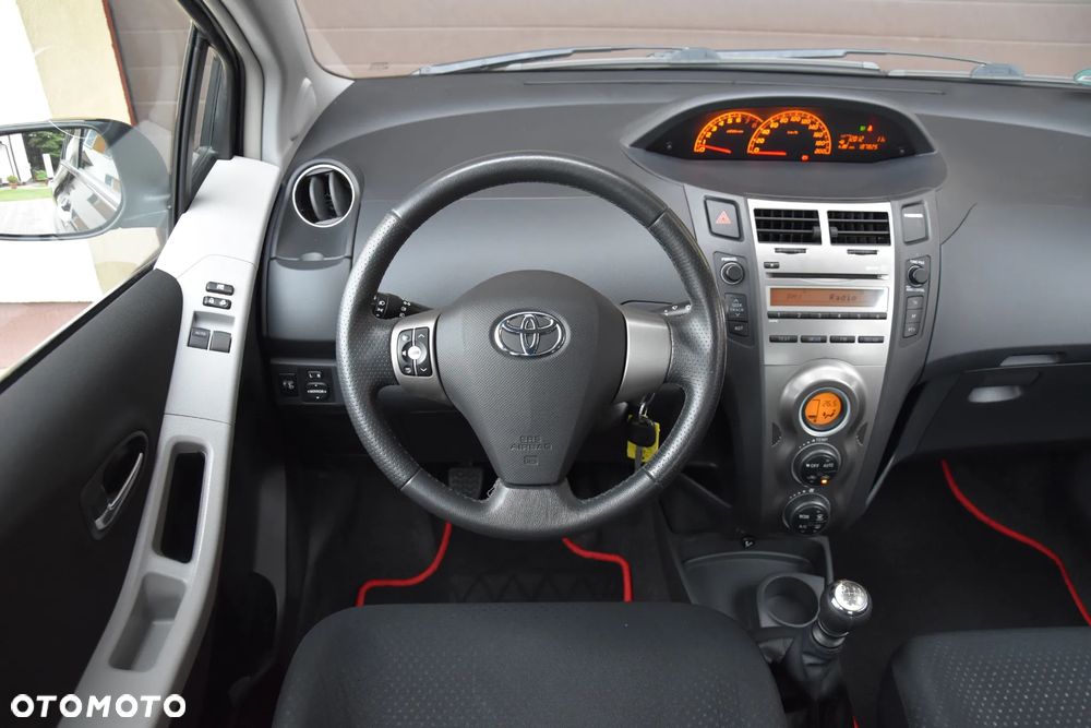 Toyota Yaris 1.33 VVT-i Executive - 23