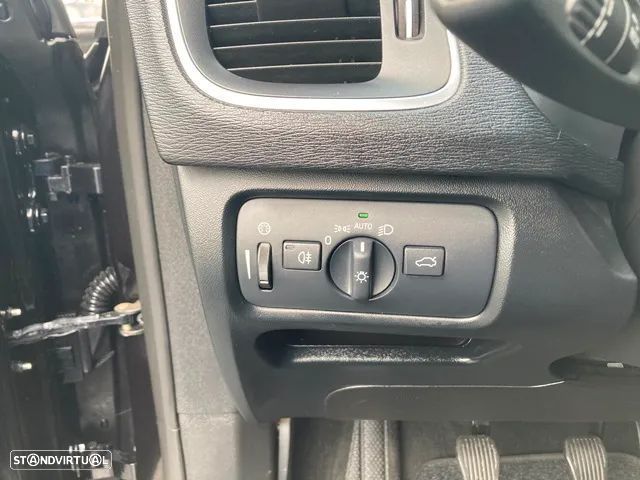 Volvo V40 T2 Momentum - 20