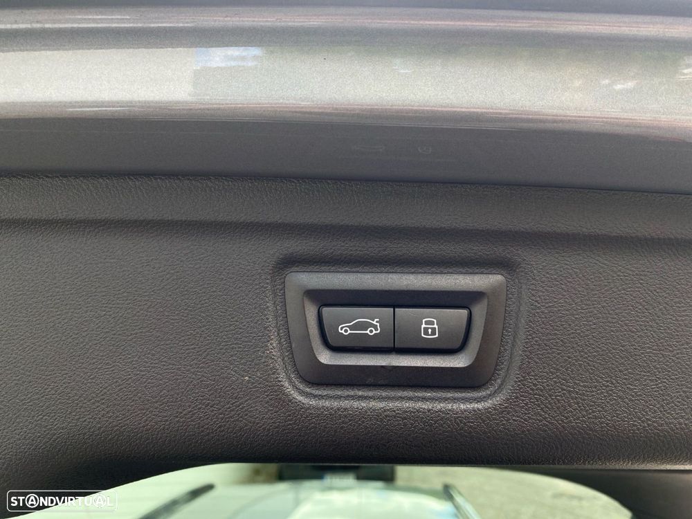 BMW 330 e Pack Desportivo M Auto - 22