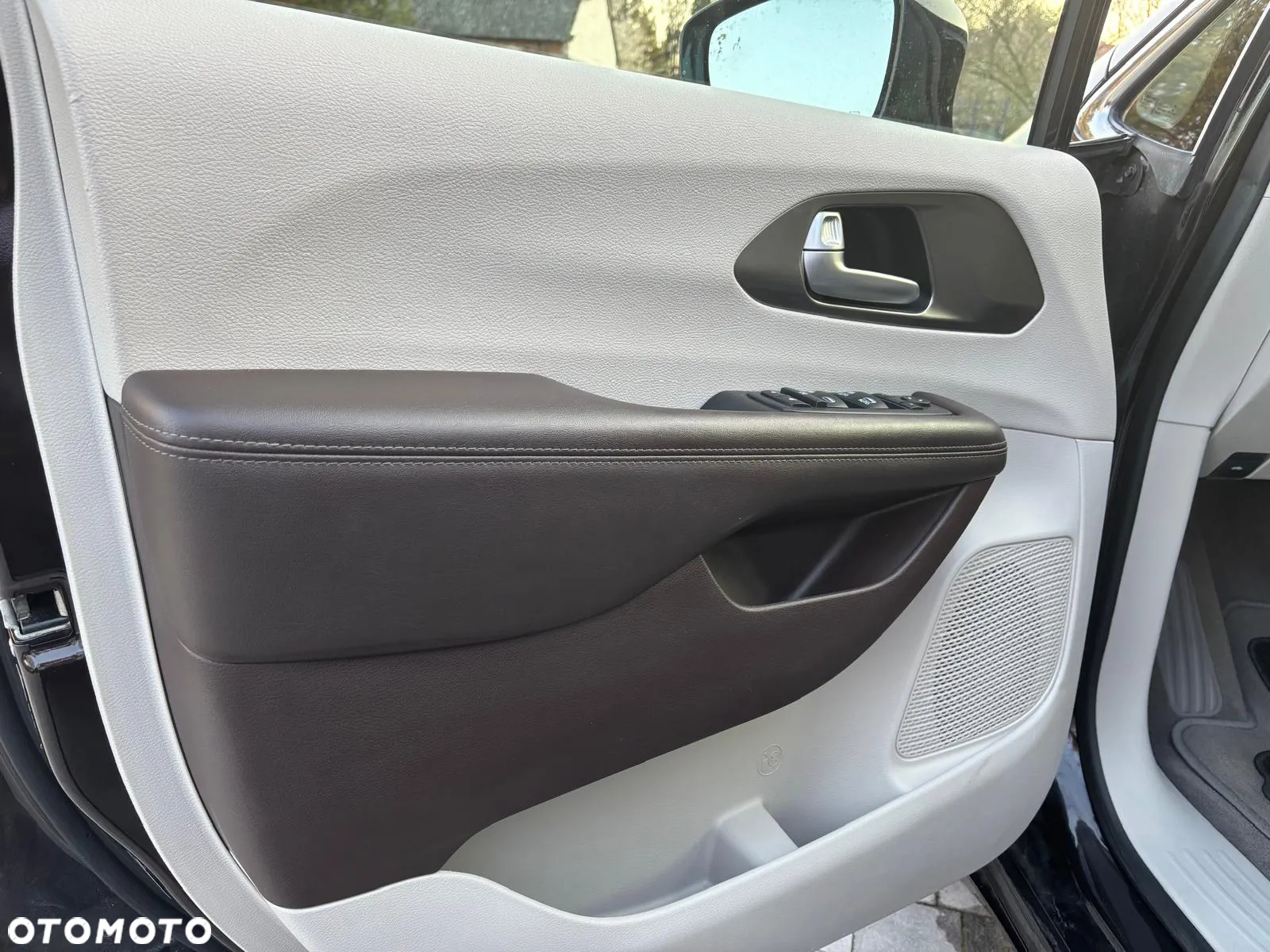 Chrysler Pacifica - 10
