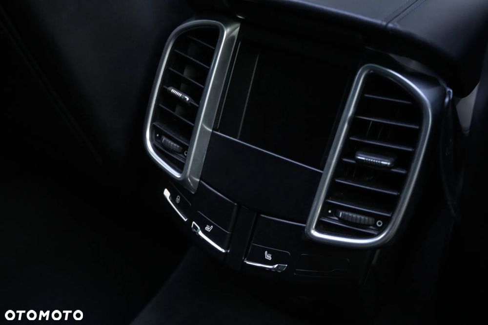 Porsche Cayenne - 36