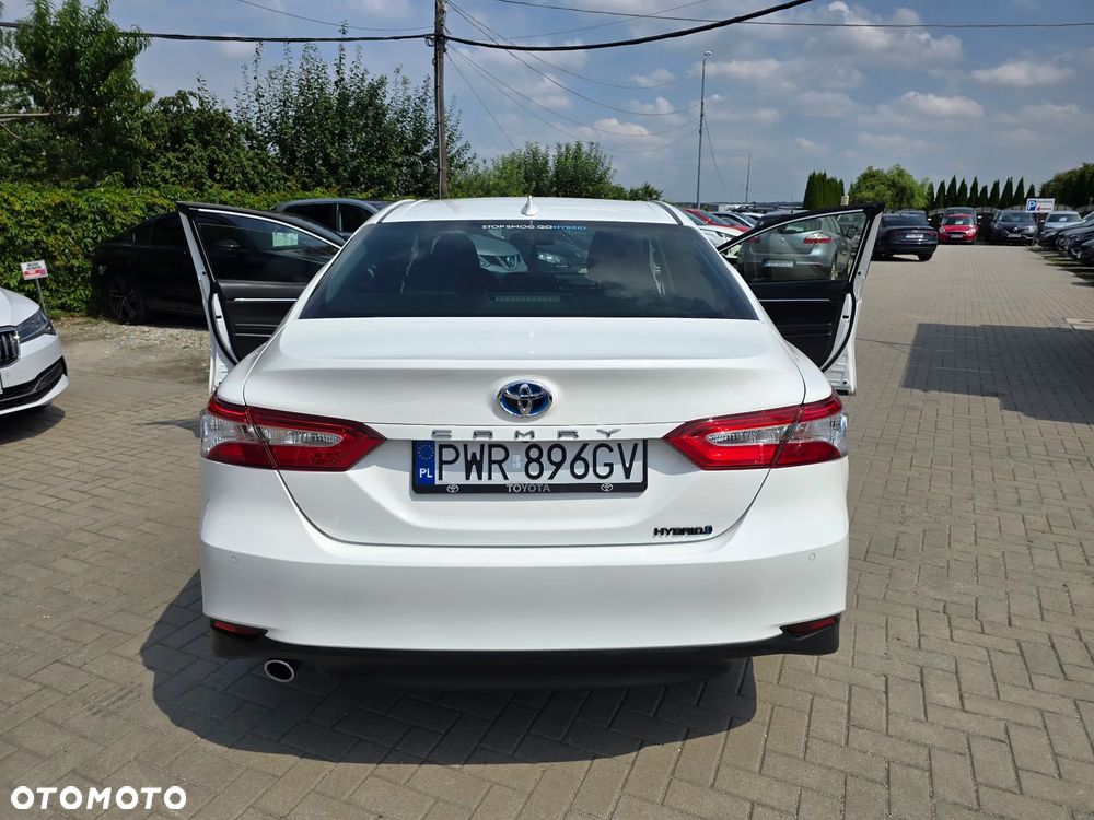 Toyota Camry - 22