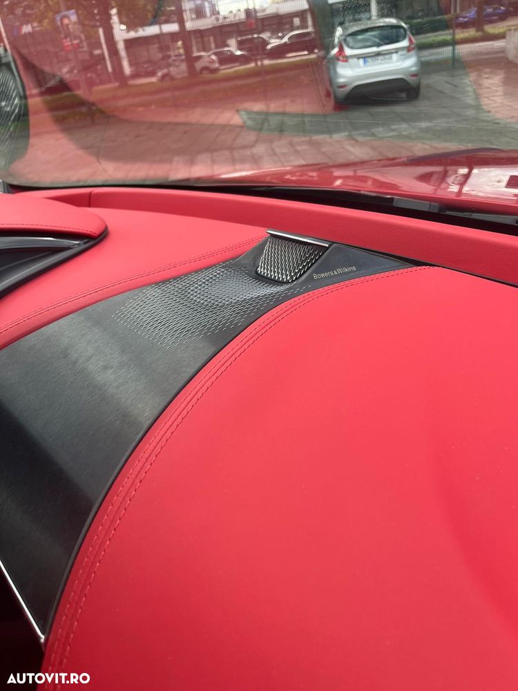 Aston Martin DBX - 13