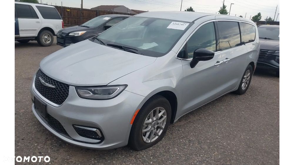 Chrysler Pacifica - 1