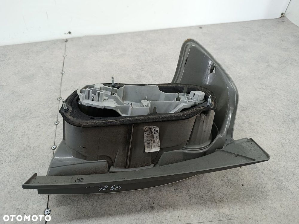 LAMPA TYLNA PRAWA TOYOTA COROLLA VERSO II 81550-0F080 - 6