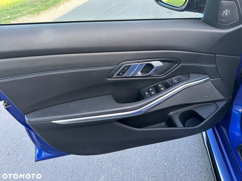 BMW Seria 3 330i M Sport - 17