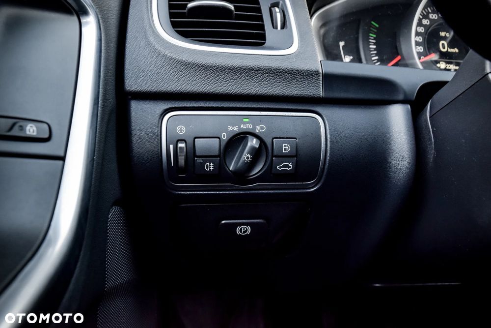 Volvo V60 D3 Drive-E Momentum - 34