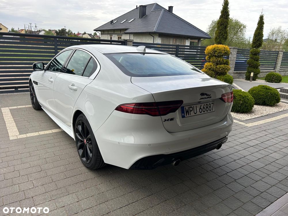 Jaguar XE 2.0 T R-Sport - 5