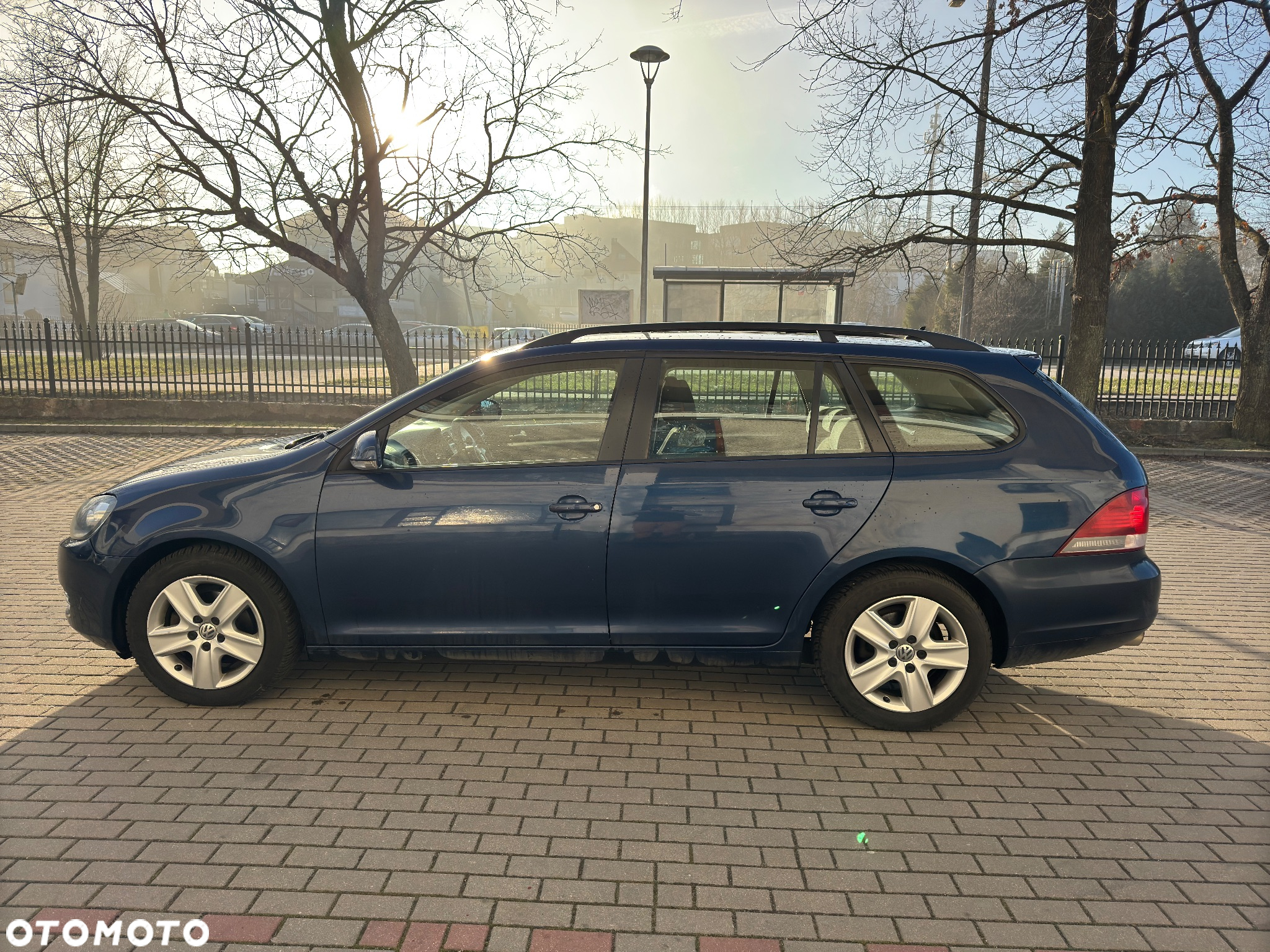 Volkswagen Golf VI 1.6 TDI Comfortline - 6
