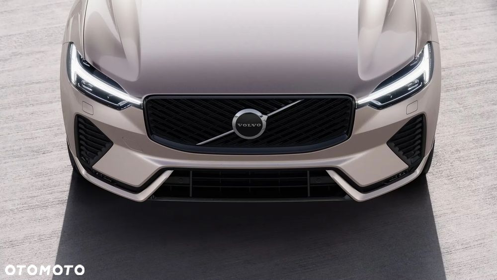 Volvo XC 60 B5 B AWD Plus Dark - 2