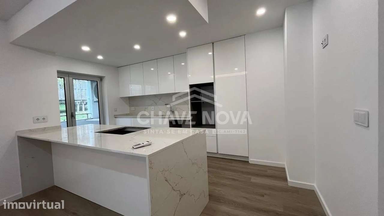 Apartamento T4 totalmente remodelado | Box para 2 carros - Grande imagem: 5/28