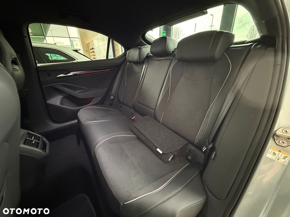 Skoda Superb 2.0 TDI SCR 4x4 Sportline DSG - 13