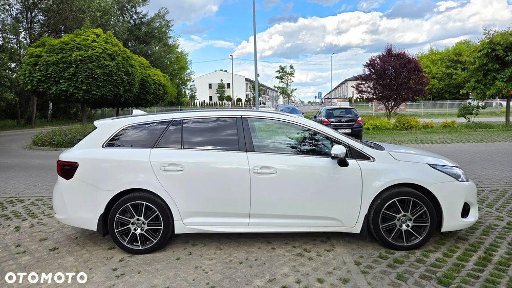 Toyota Avensis 1.6 Business Edition - 8