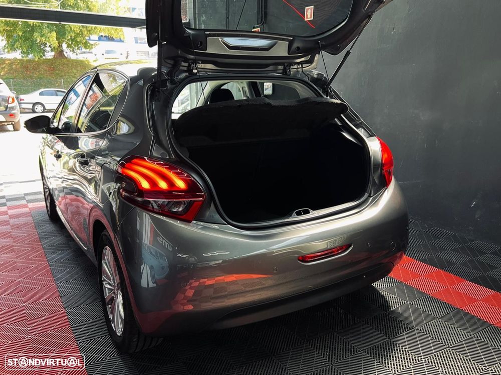 Peugeot 208 1.2 PureTech Style - 42