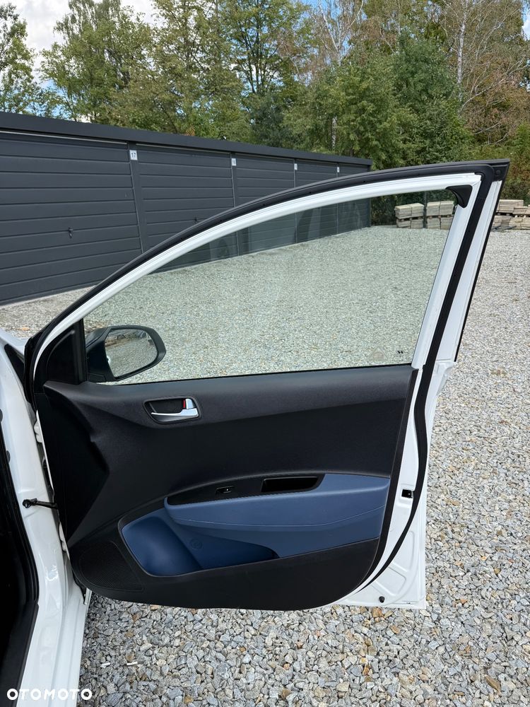 Hyundai i10 1.0 BlueDrive Go - 23