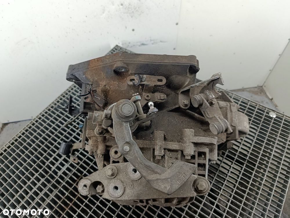 SKRZYNIA BIEGÓW MANUALNA 6 OPEL ZAFIRA B M32 1.9 CDTI - 2
