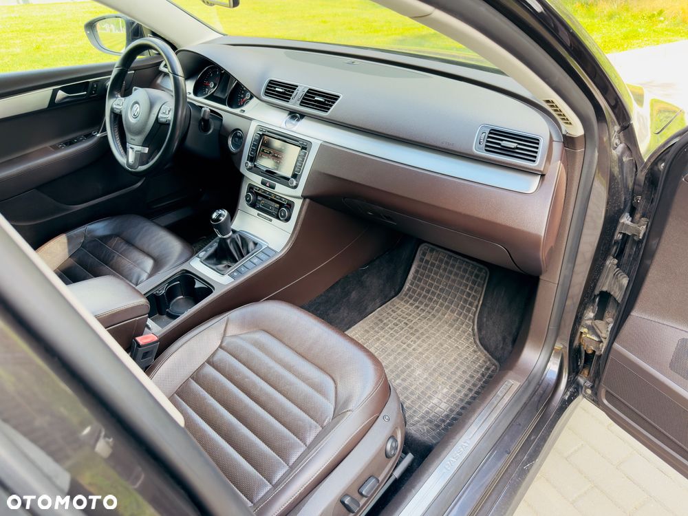 Volkswagen Passat 2.0 TDI Highline - 12