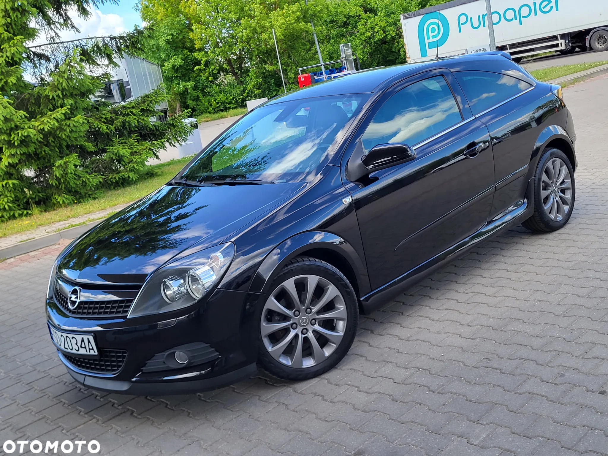 Opel Astra GTC 1.6 Cosmo - 2