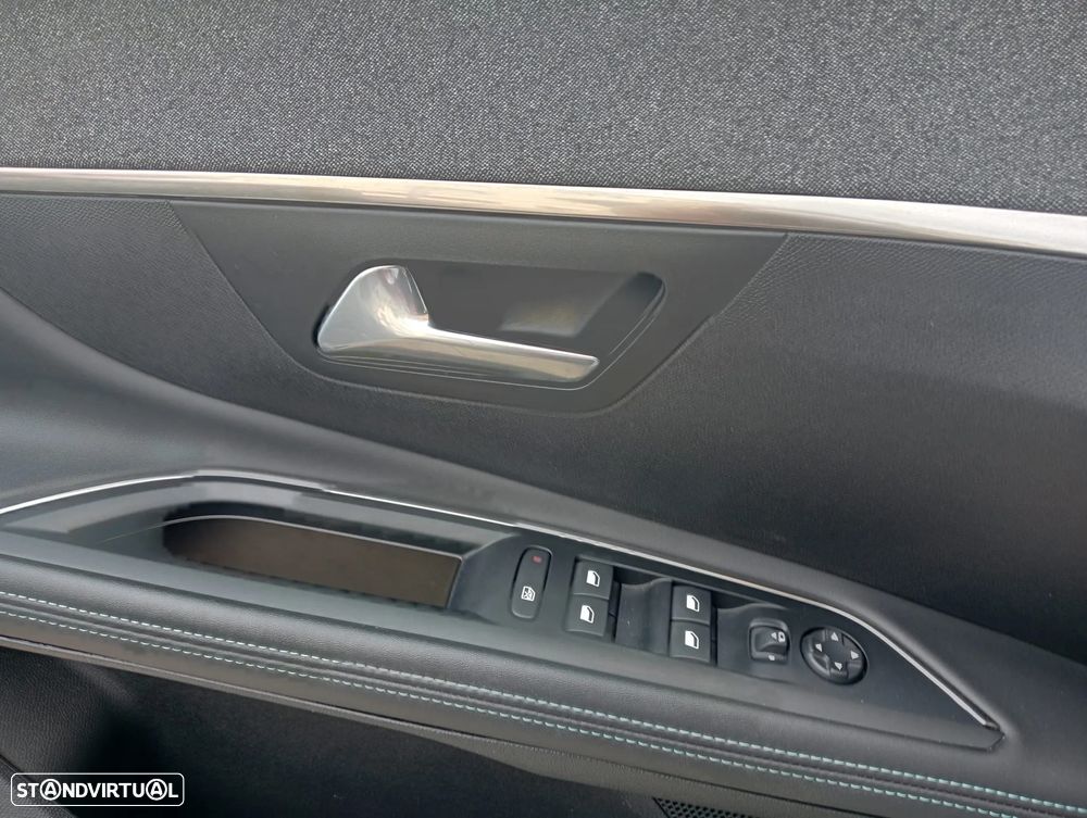 Peugeot 5008 1.2 PureTech Allure Pack EAT8 - 29