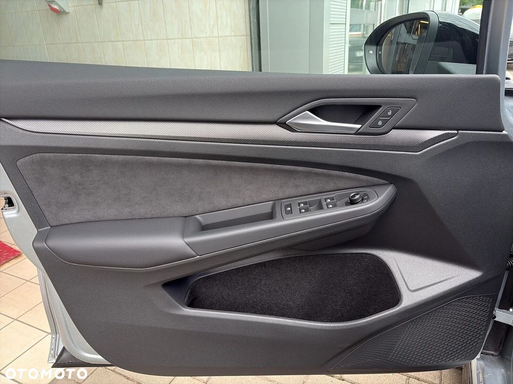 Volkswagen Golf 1.5 eTSI mHEV R-Line Plus DSG - 10