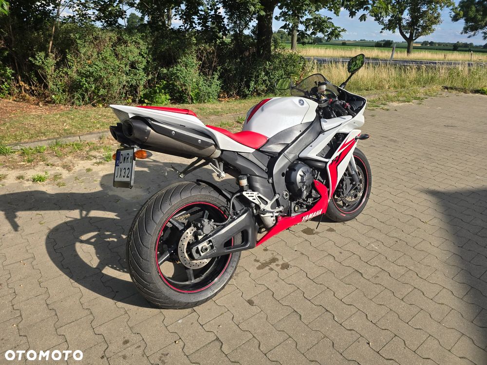 Yamaha R1 - 3