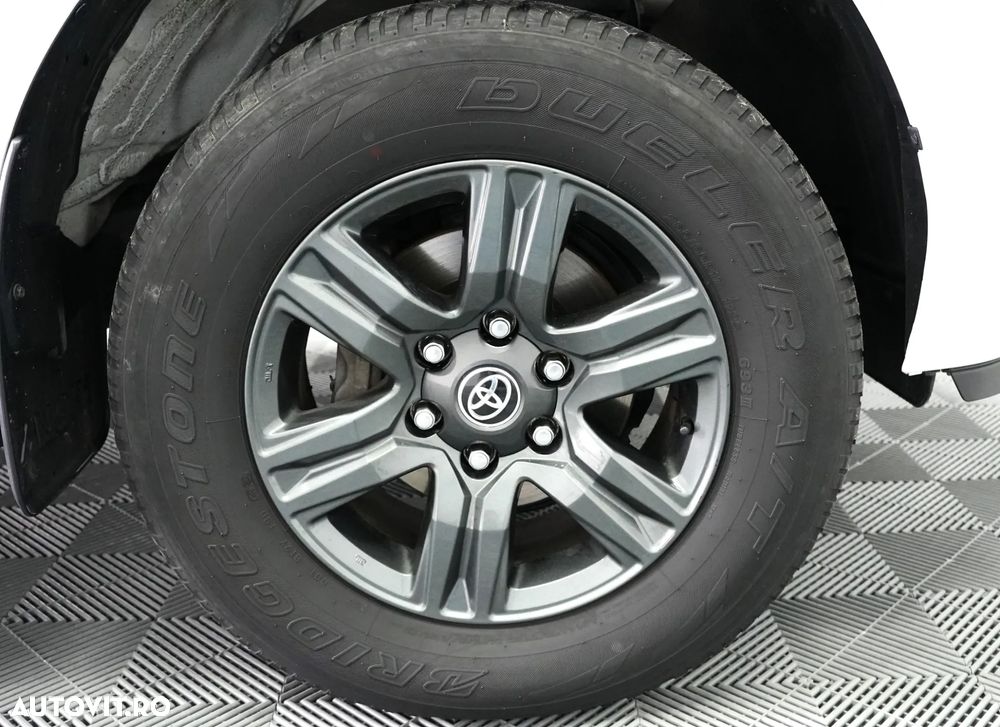 Toyota Hilux - 12