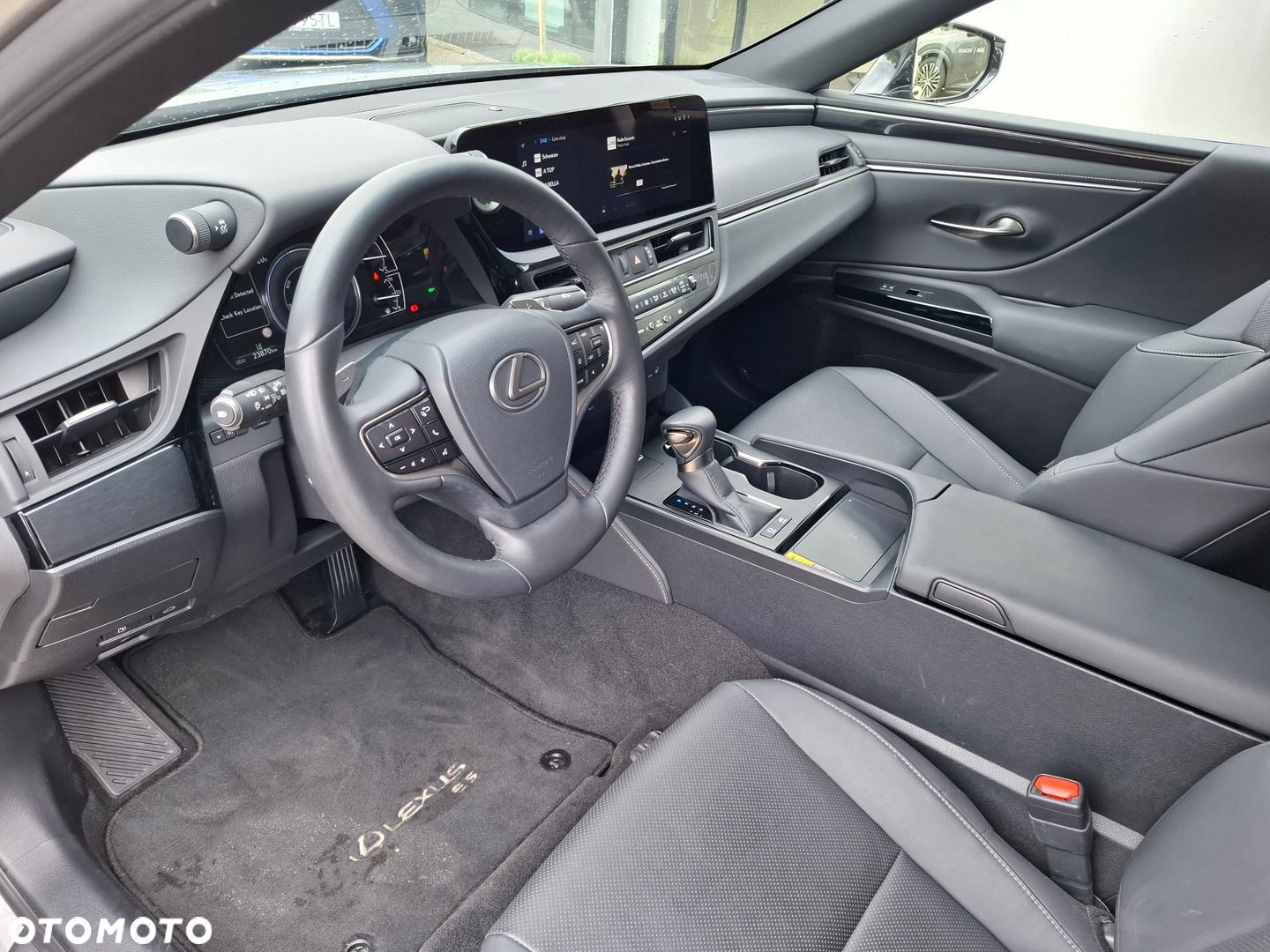Lexus ES - 10