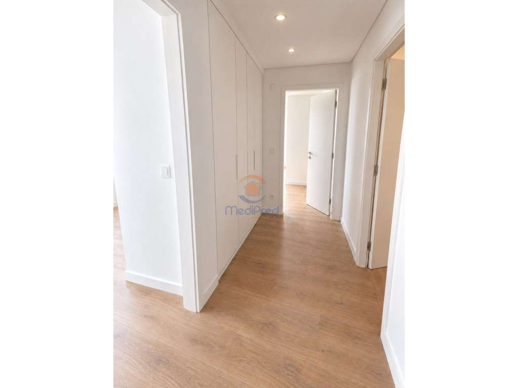 Apartamento T2 NOVO, com Varanda (22 m2) e Parqueamento | Caneças - Grande imagem: 5/79