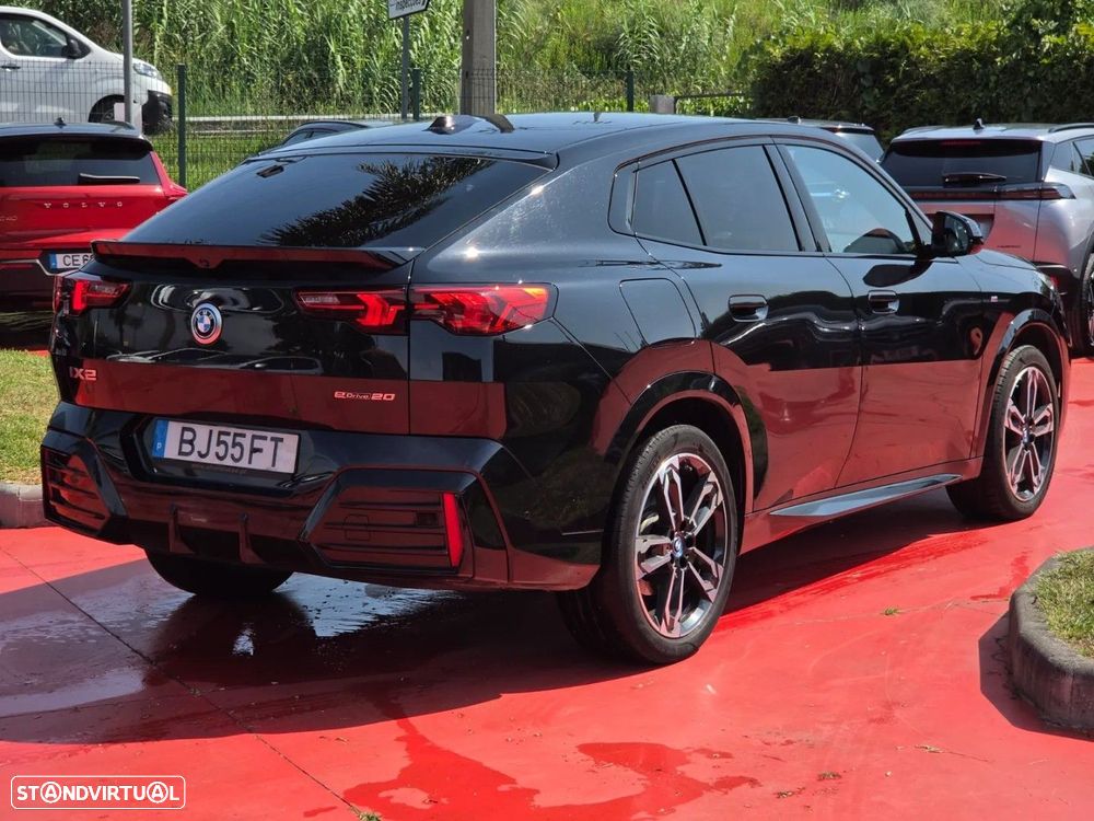 BMW iX2 eDrive20 Pack Desportivo M - 4