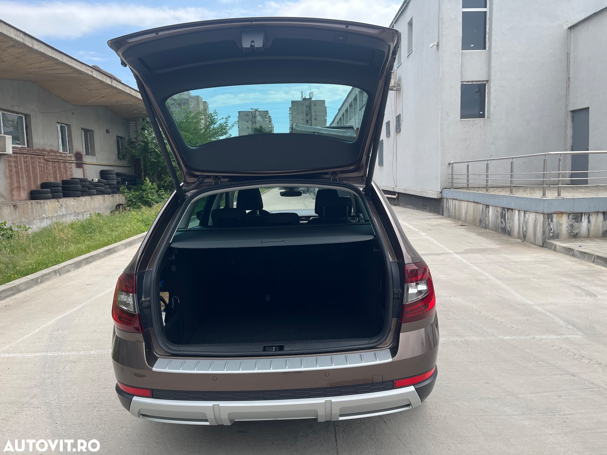 Skoda Octavia 2.0 TDI 4x4 DSG Ambition - 11