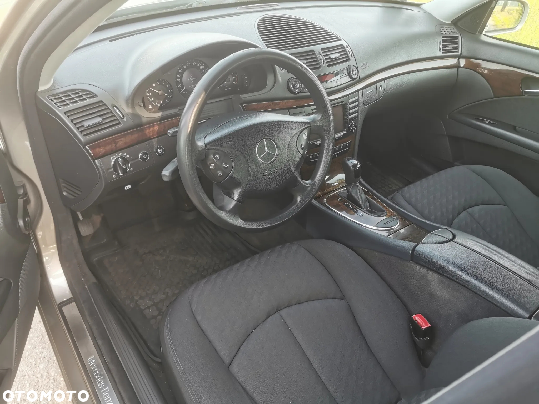 Mercedes-Benz Klasa E - 16