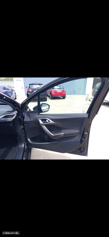 Peugeot 2008 1.6 BlueHDi Style - 28