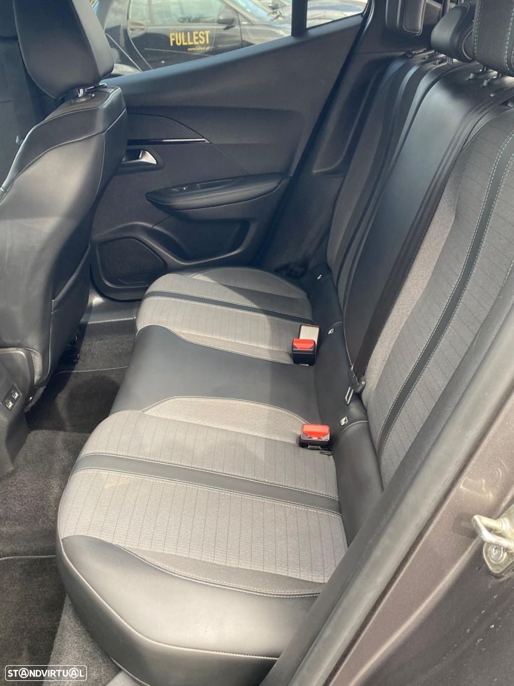 Peugeot 2008 1.2 PureTech Allure EAT8 - 8