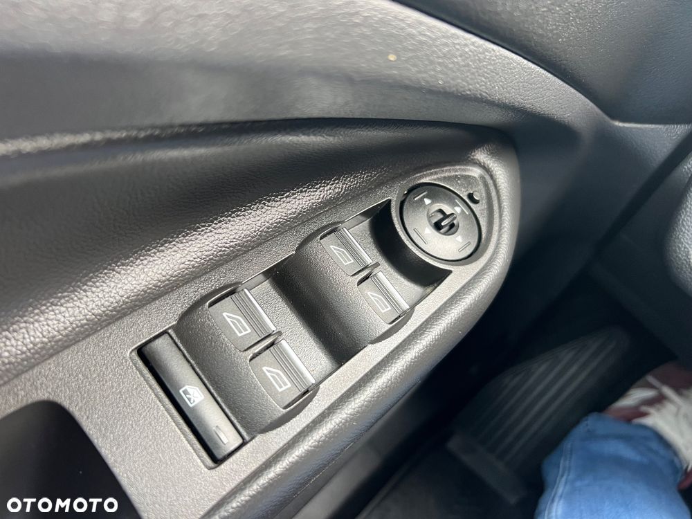 Ford Kuga 2.0 TDCi 2x4 Titanium - 32
