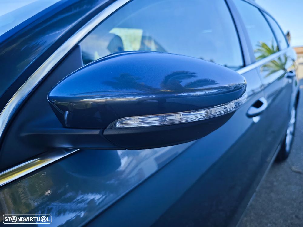 VW Passat Variant 1.6 TDI Confortline Navig - 25