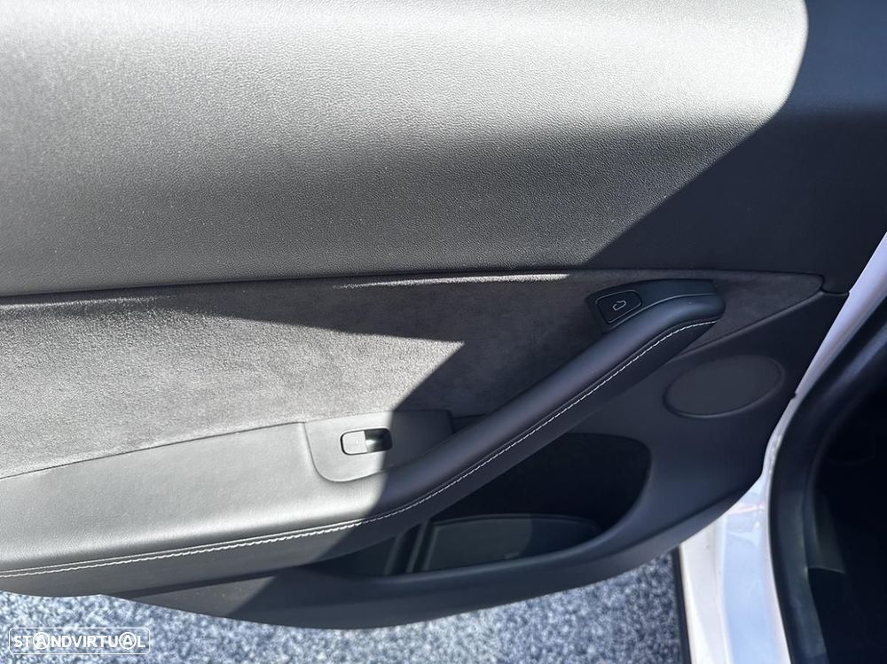 Tesla Model Y Long Range Tração Integral - 23