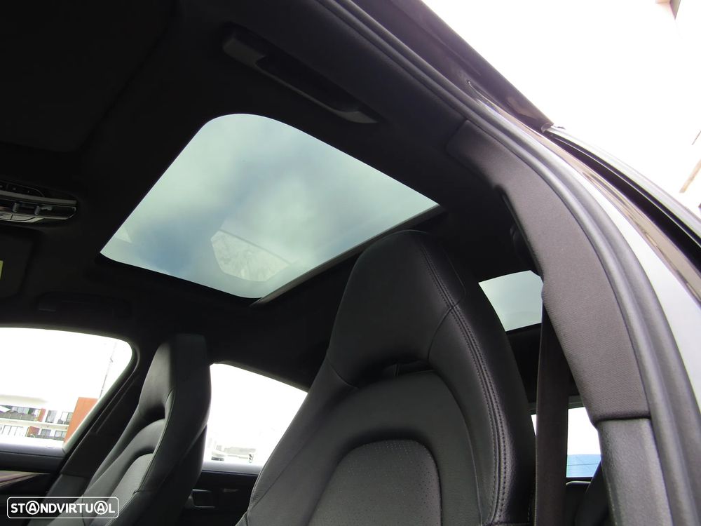 Porsche Panamera 4 E-Hybrid - 16