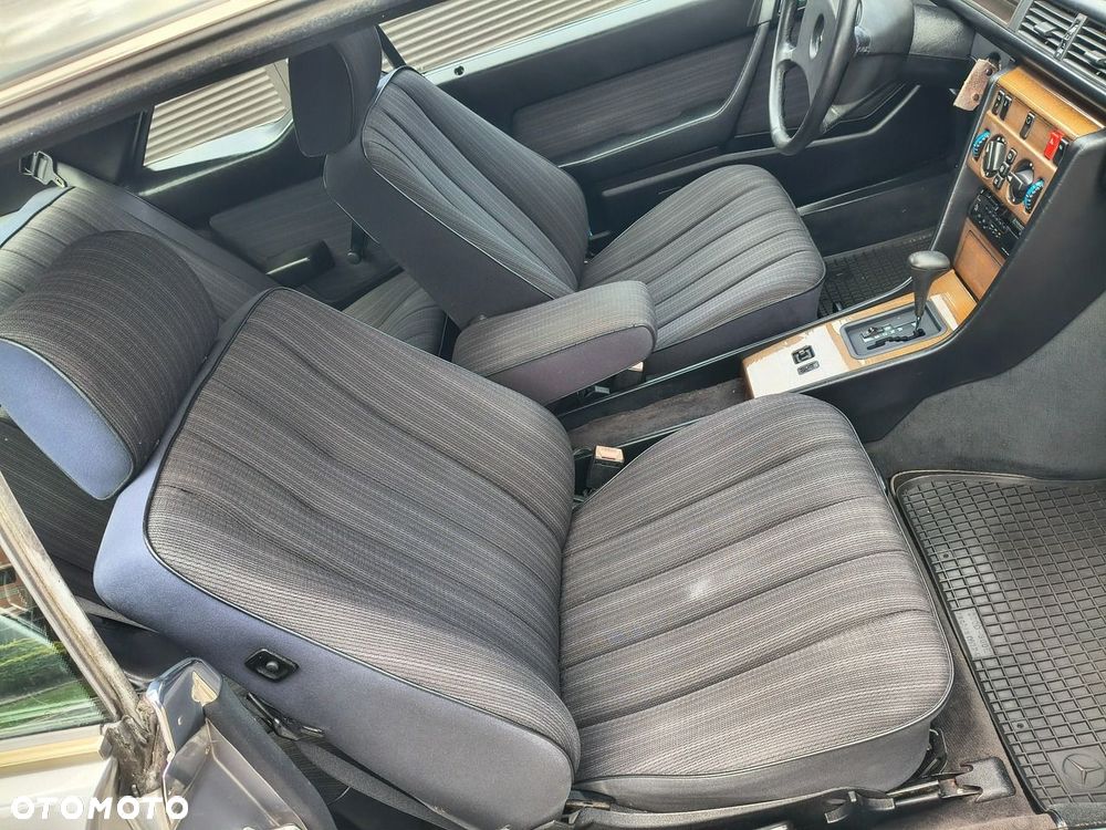 Mercedes-Benz W124 (1984-1993) - 13