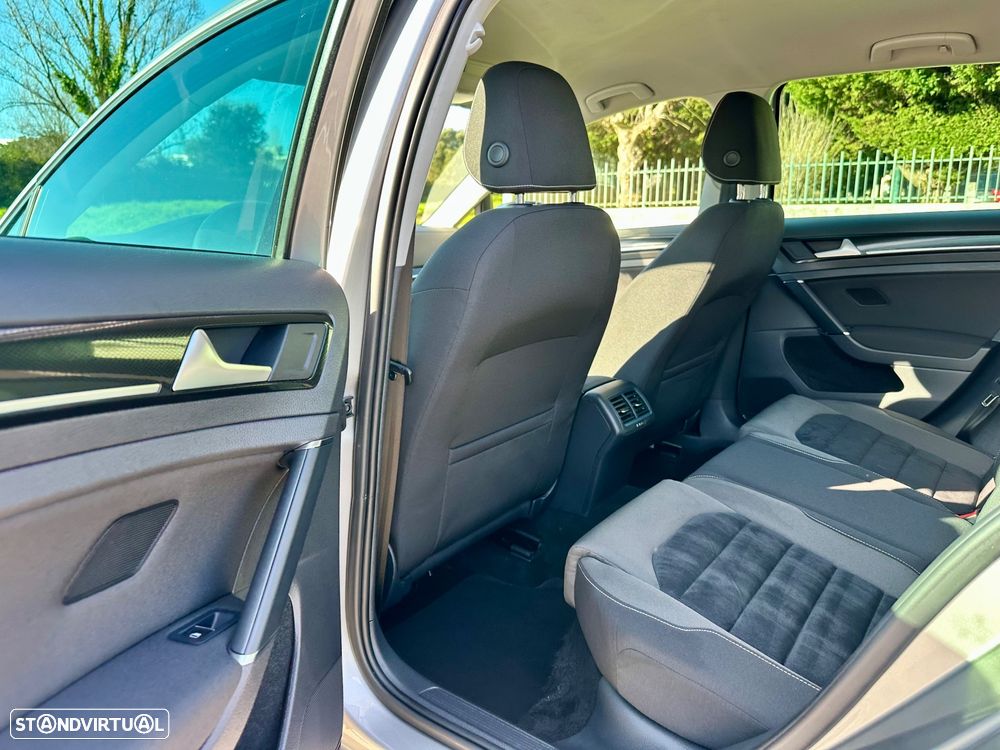 VW Golf 1.6 TDi Highline DSG - 24