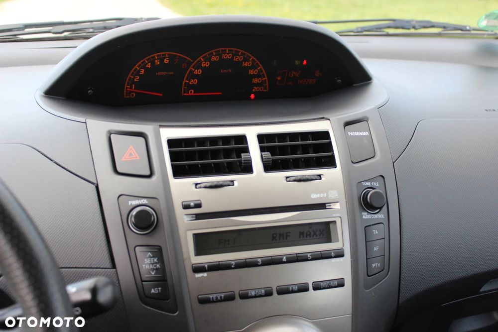 Toyota Yaris 1.33 VVT-i Executive - 28