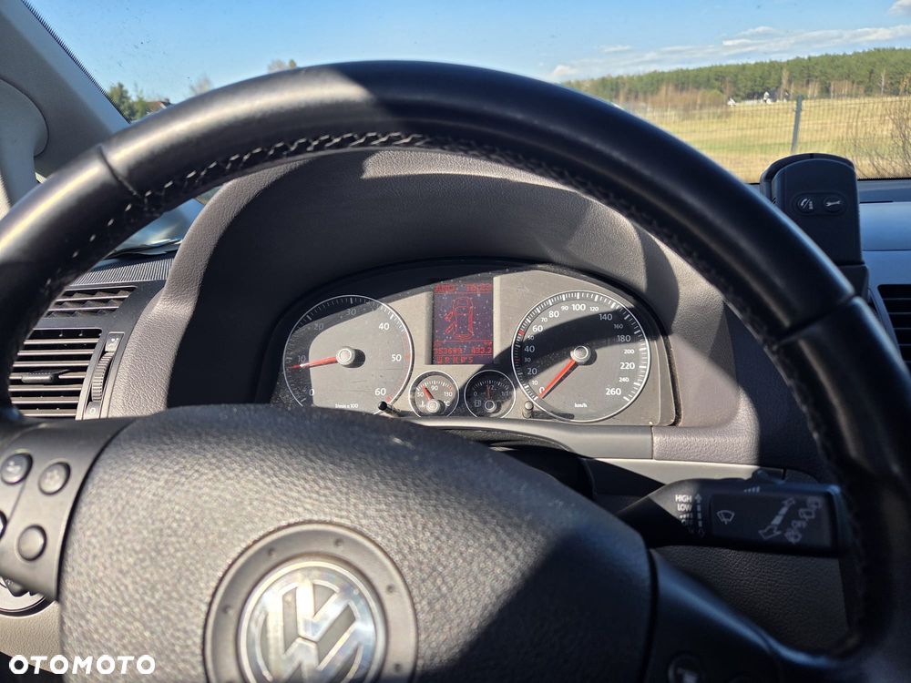 Volkswagen Touran 2.0 TDI DPF Highline DSG - 11