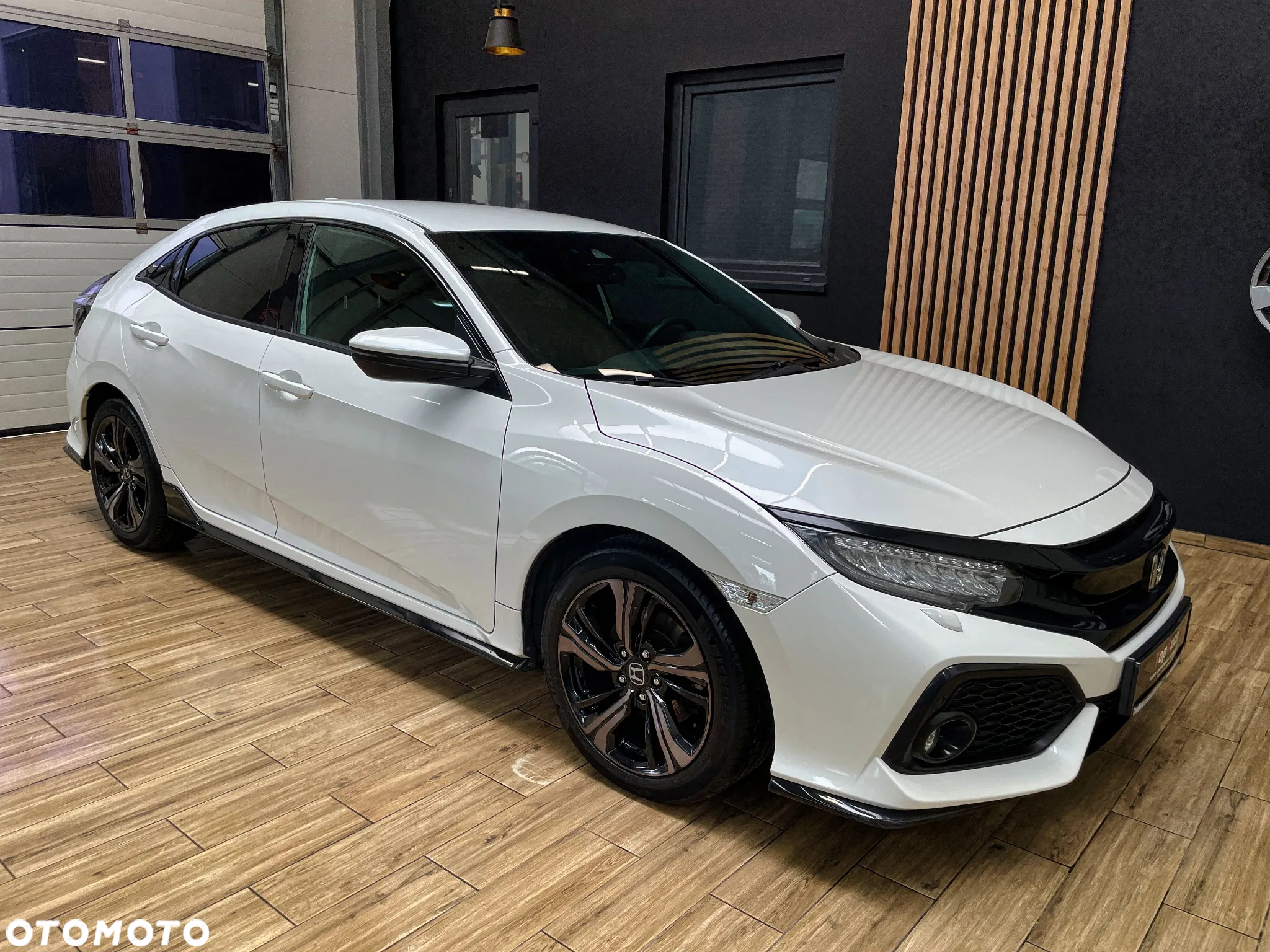 Honda Civic 1.5 i-VTEC Turbo CVT Sport - 3