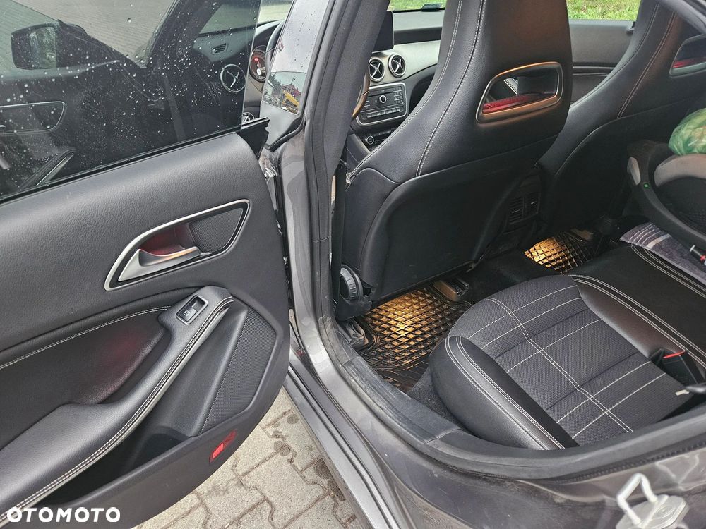 Mercedes-Benz CLA 200 7G-DCT Urban - 19