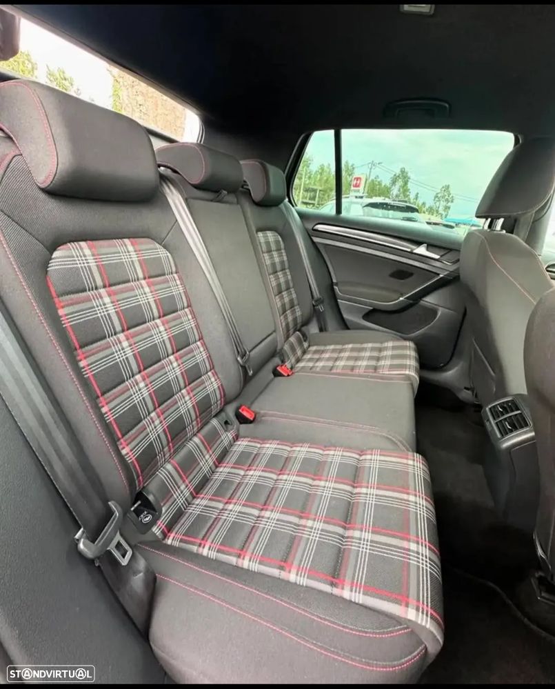 VW Golf 1.6 BlueTDI DSG Comfortline - 8