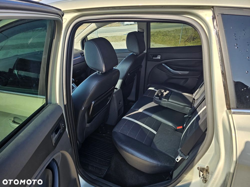 Ford Kuga 2.0 TDCi 4x4 Titanium - 25