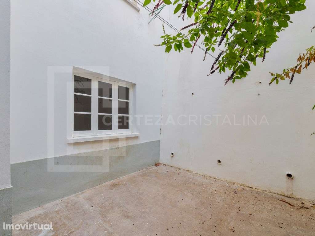 Apartamento T2 com logradouro no coração de Almada - Grande imagem: 3/23