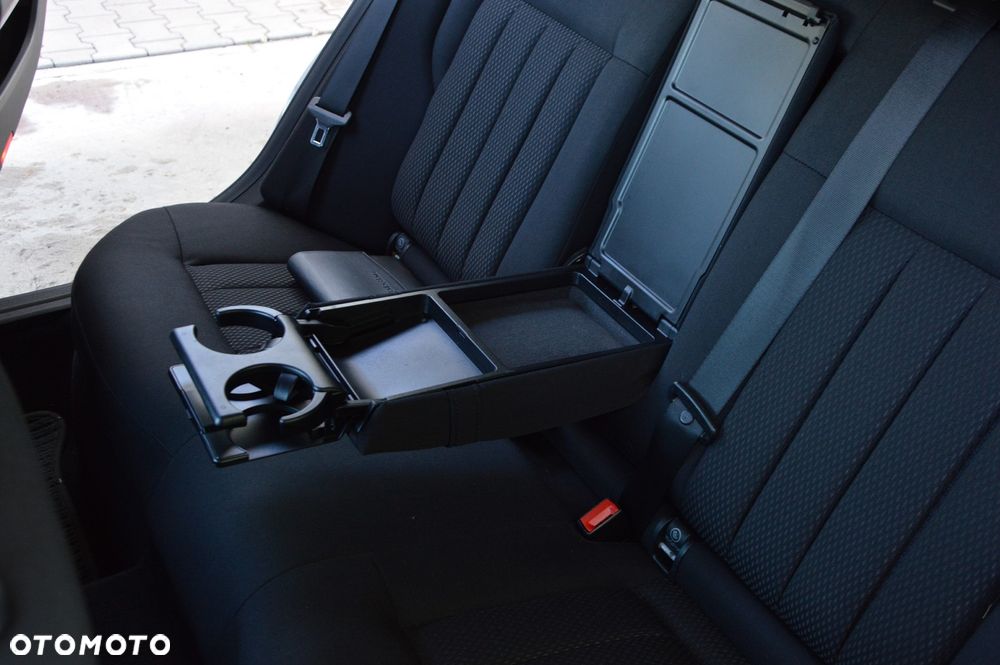 Mercedes-Benz Klasa E 200 CGI BlueEff Elegance - 25
