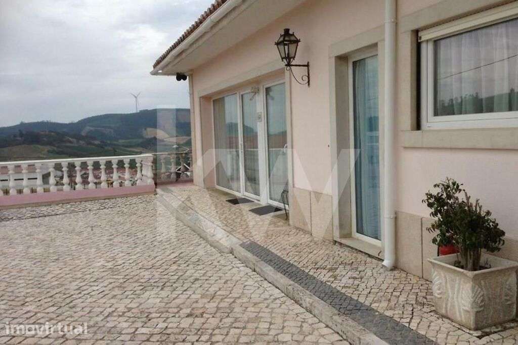 FANTÁSTICA MORADIA T4 COM JARDIM, PISCINA E POMAR - Grande imagem: 5/29