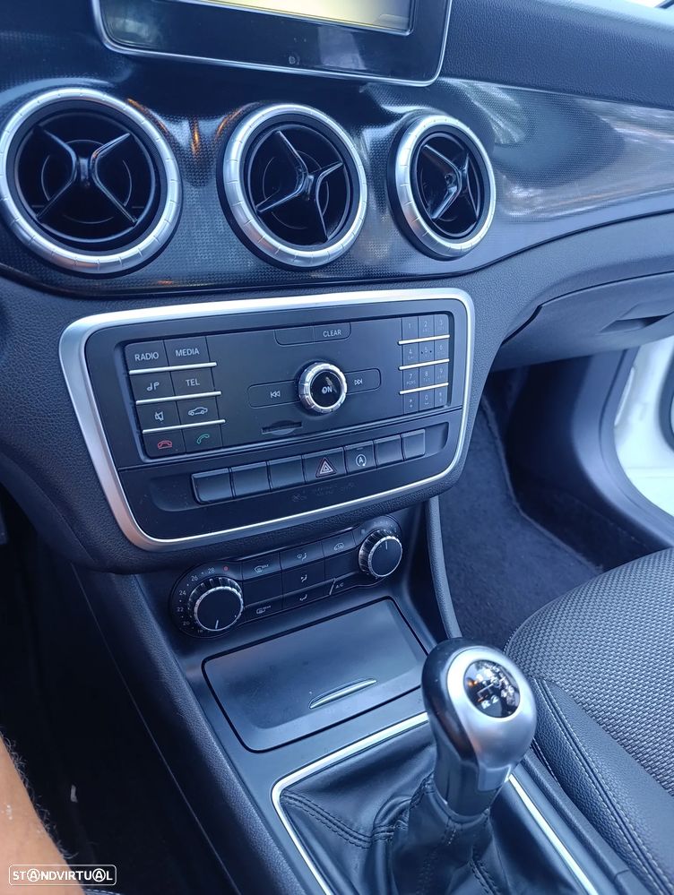 Mercedes-Benz CLA 180 CDi - 11