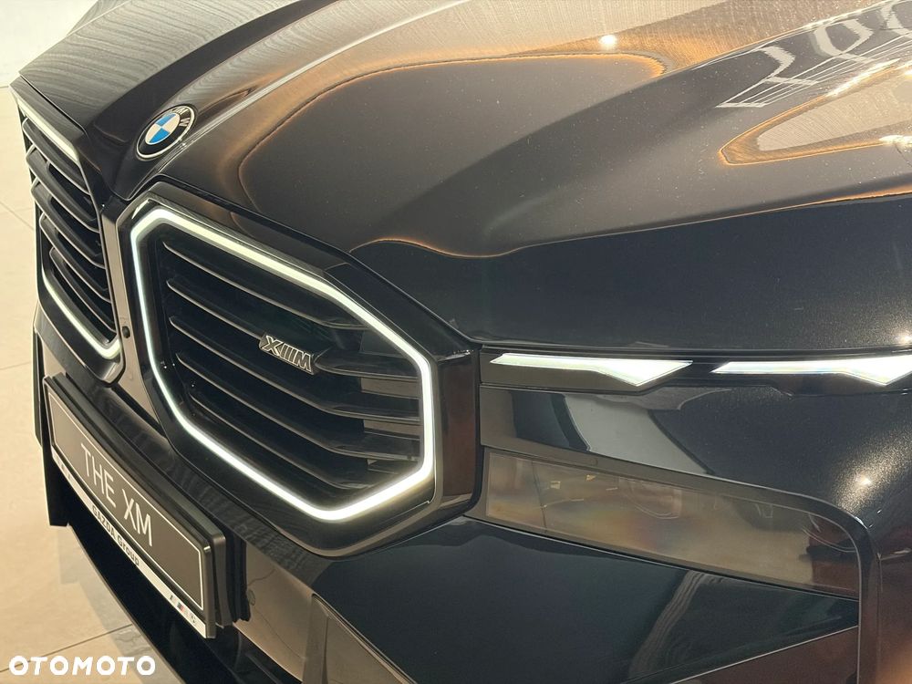 BMW XM - 13
